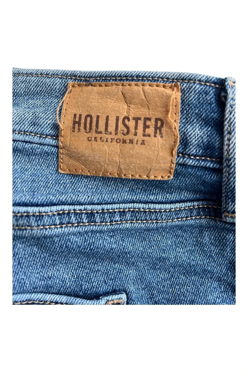 Hollister blue straight jeans relaxed fit vintage baggy style with casual denim texture.