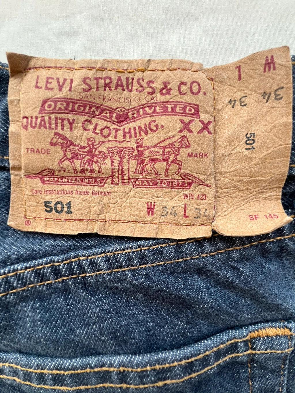 Levi Strauss & Co grey straight jeans faded washed denim vintage Y2K unisex classic fit