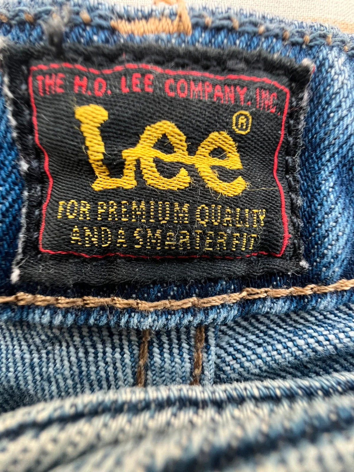 Lee straight jeans blue high waist vintage Y2K mom fit with classic denim texture.