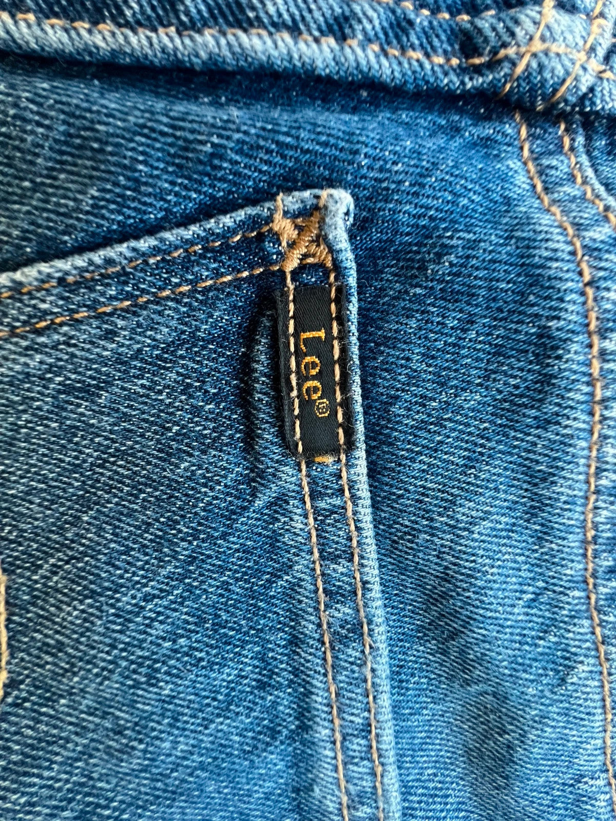 Lee straight jeans blue high waist vintage Y2K mom fit with classic denim texture.