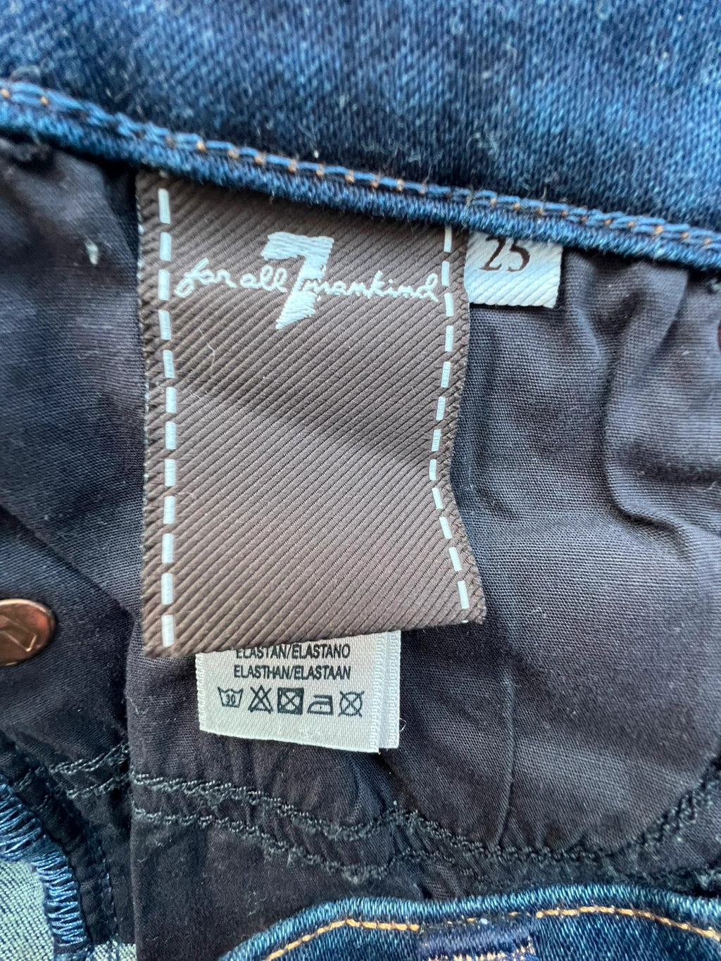 7 For All Mankind navy skinny jeans with elastic denim fabric and classic logo.
