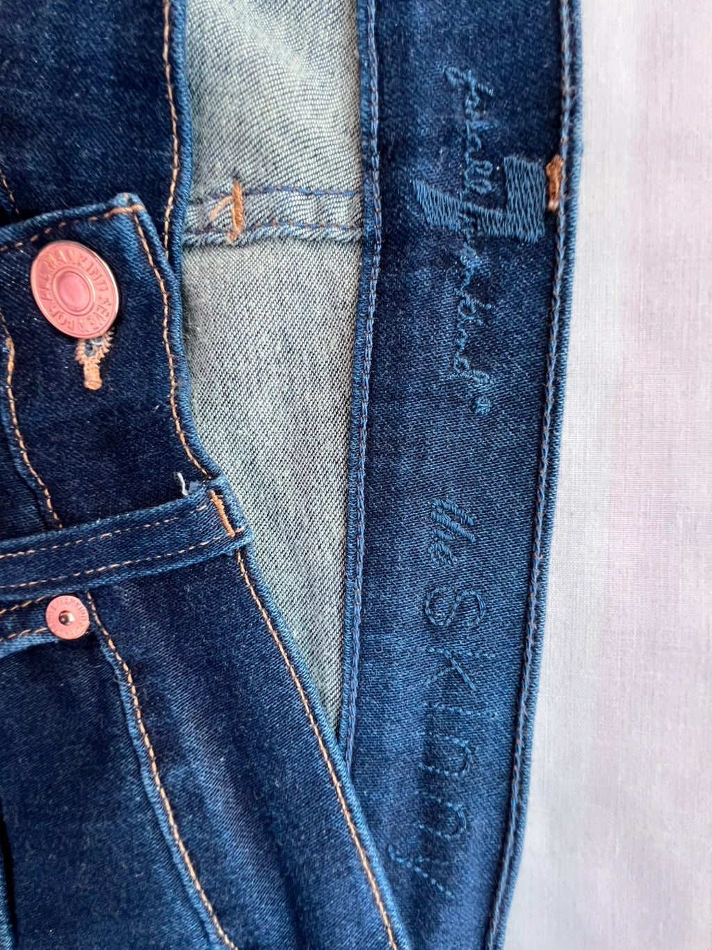 7 For All Mankind navy skinny jeans with elastic denim fabric and classic logo.