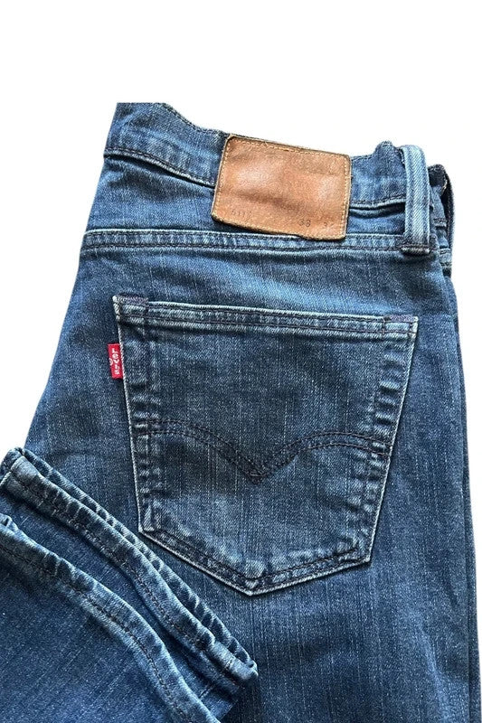 Levi's blue straight jeans 511 slim fit classic denim with logo patch.