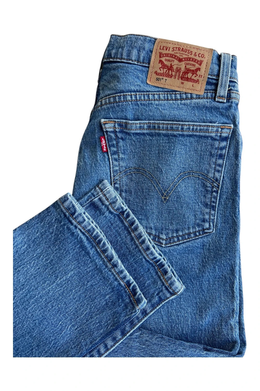 Levi's blue straight jeans vintage 501 with classic denim fabric and unisex fit.