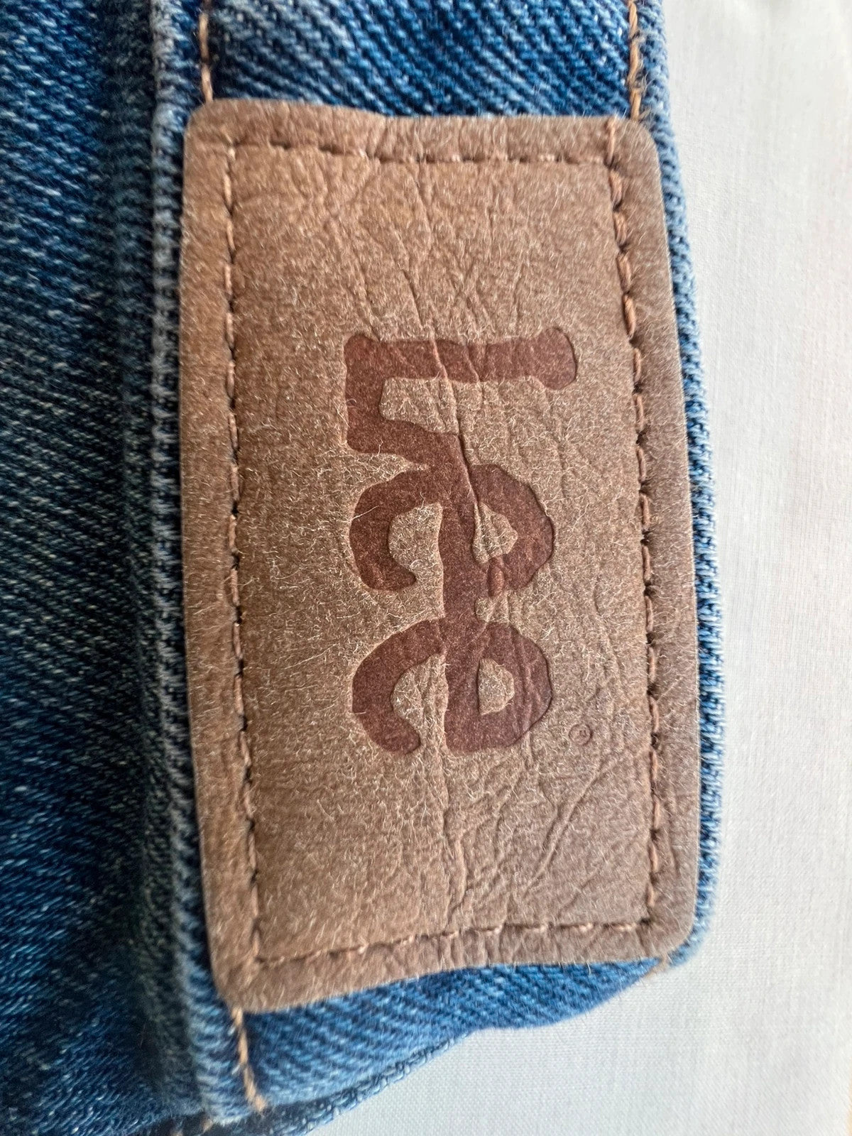 Lee straight jeans blue high waist vintage Y2K mom fit with classic denim texture.