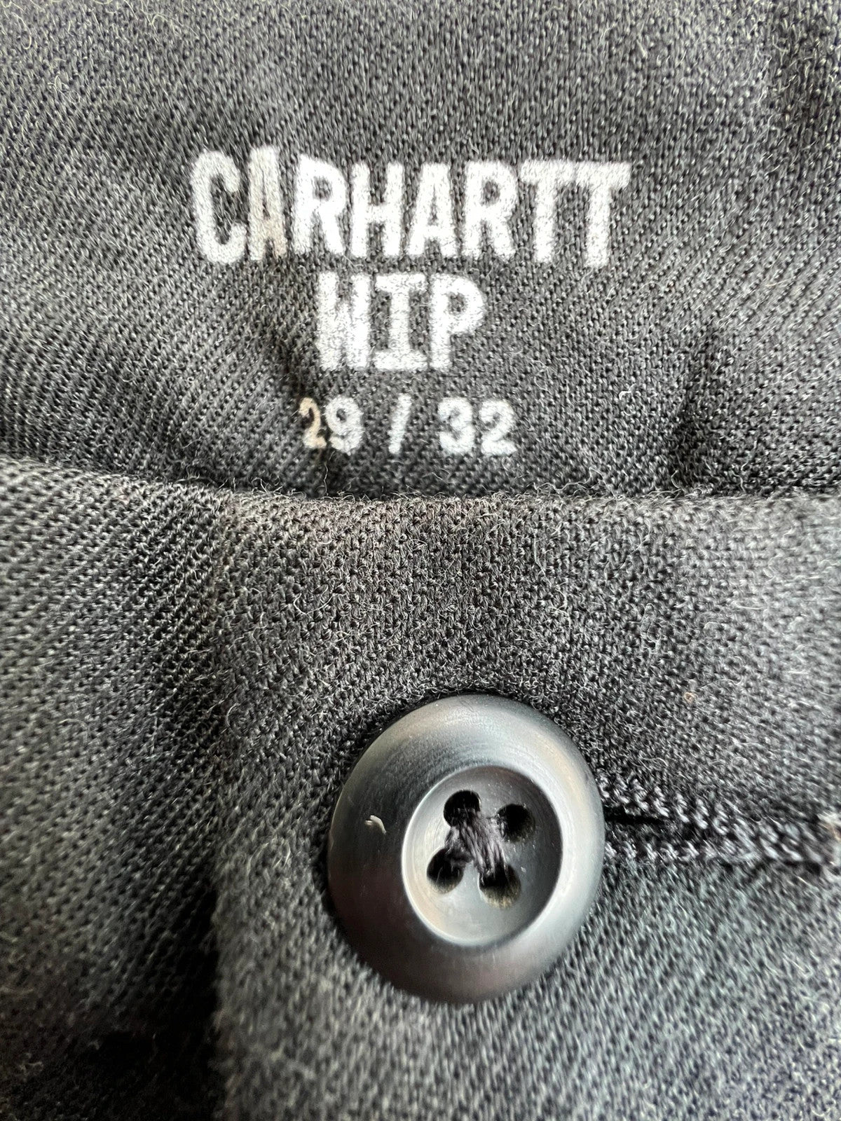 Carhartt grey chino trousers straight cut, durable fabric with subtle elastic stretch.