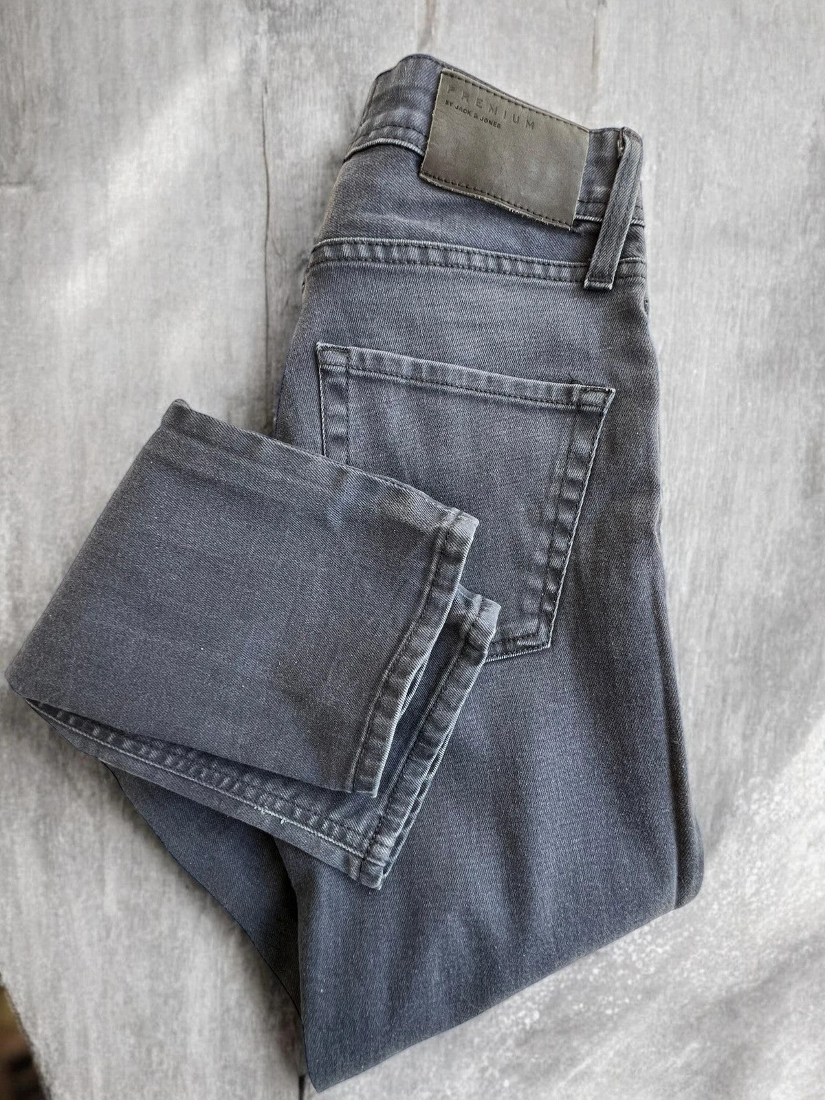 Jack & Jones grey slim fit jeans, basic denim, casual style, unisex.