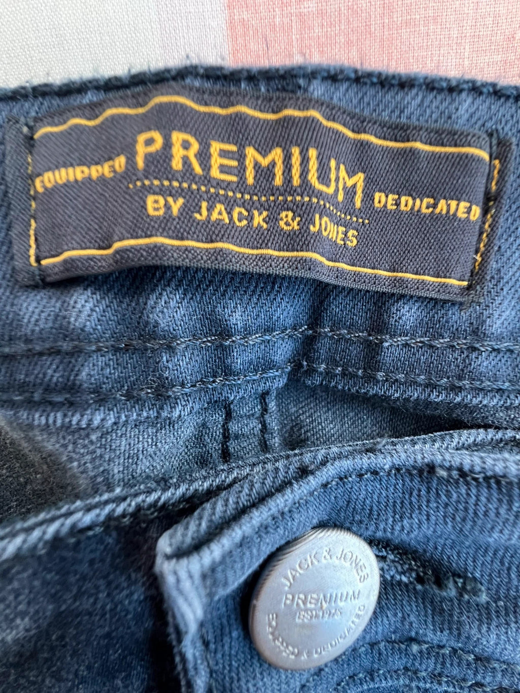 Jack & Jones grey slim fit jeans, basic denim, casual style, unisex.