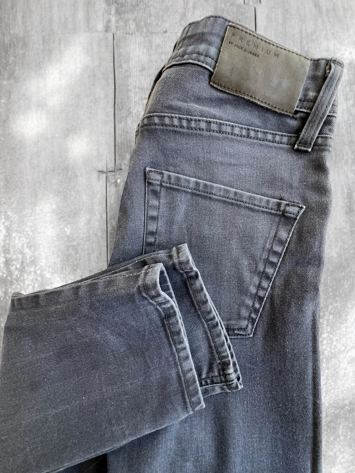 Jack & Jones grey slim fit jeans, basic denim, casual style, unisex.