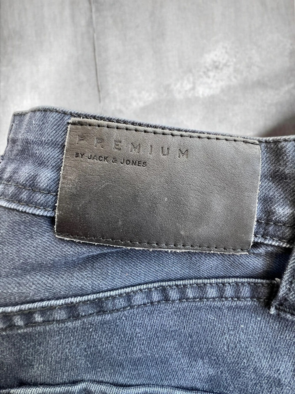 Jack & Jones grey slim fit jeans, basic denim, casual style, unisex.