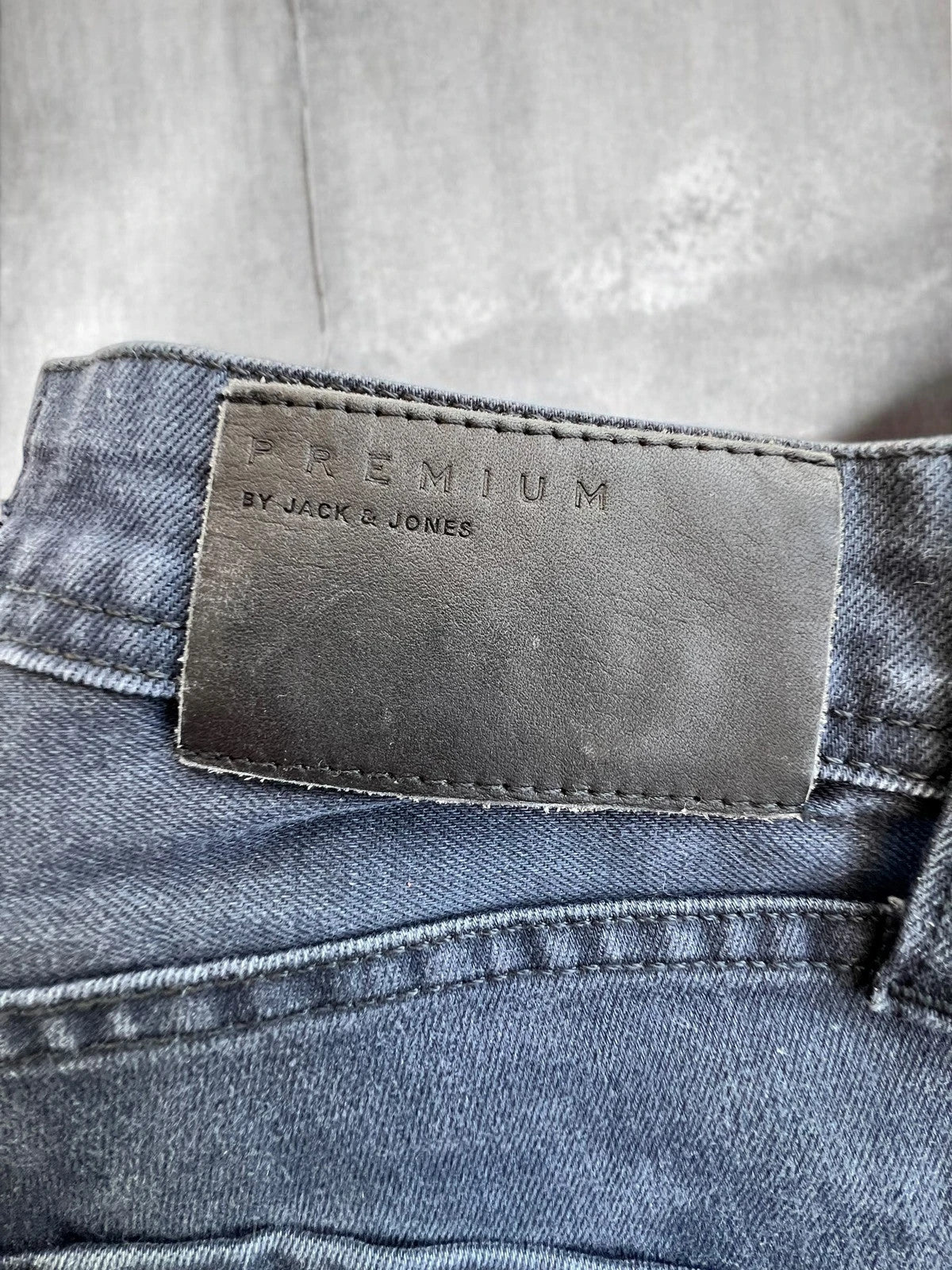 Jack & Jones grey slim fit jeans, basic denim, casual style, unisex.