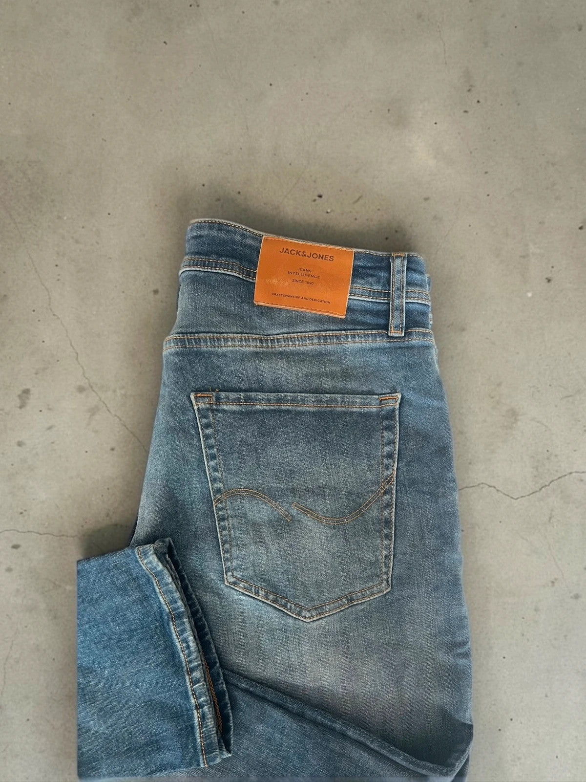 Jack & Jones blue straight jeans slim fit casual urban style with denim material.