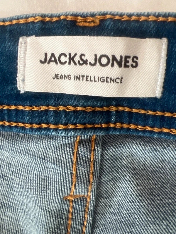 Jack & Jones blue straight jeans slim fit casual urban style with denim material.