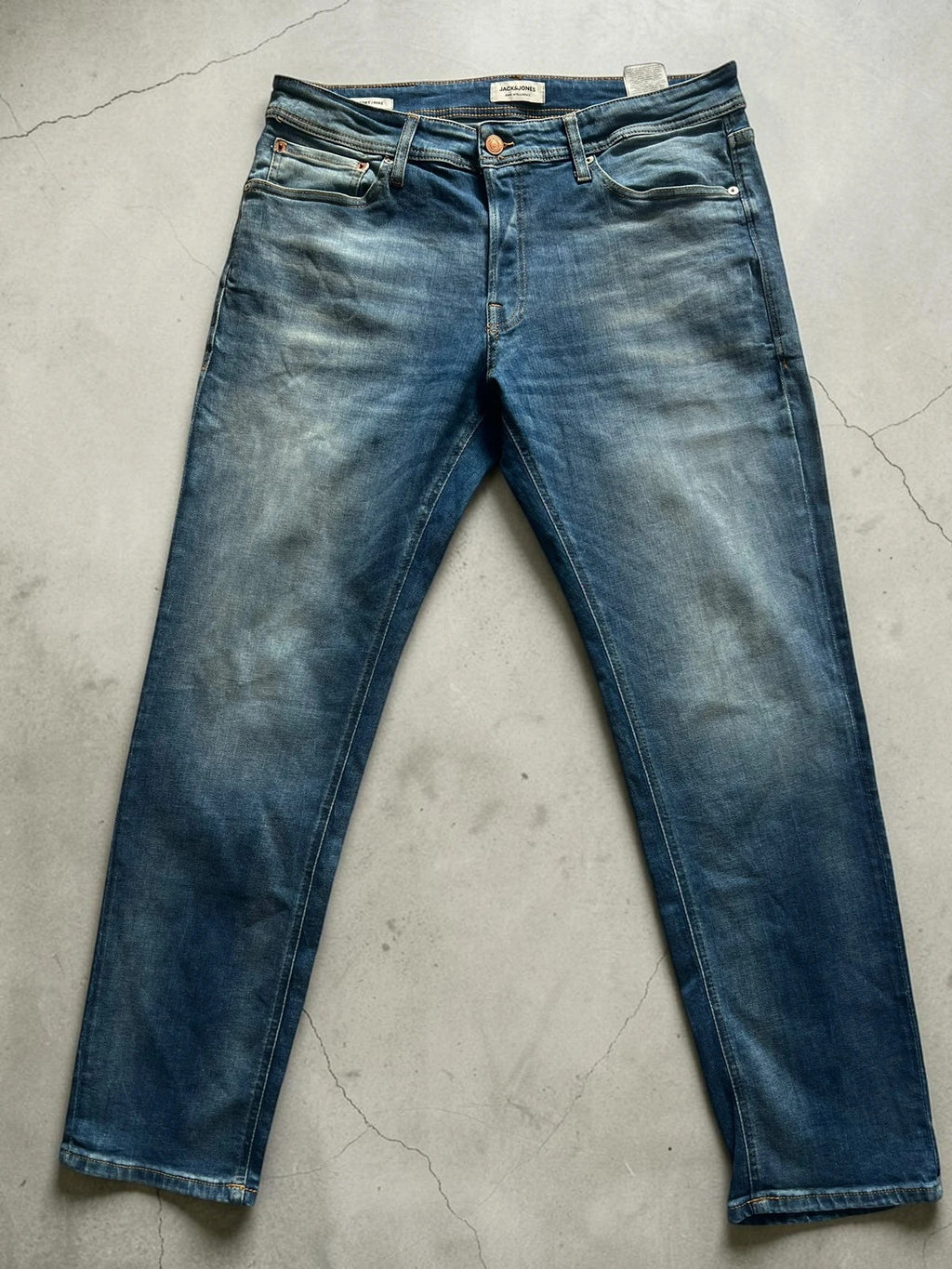 Jack & Jones blue straight jeans slim fit casual urban style with denim material.