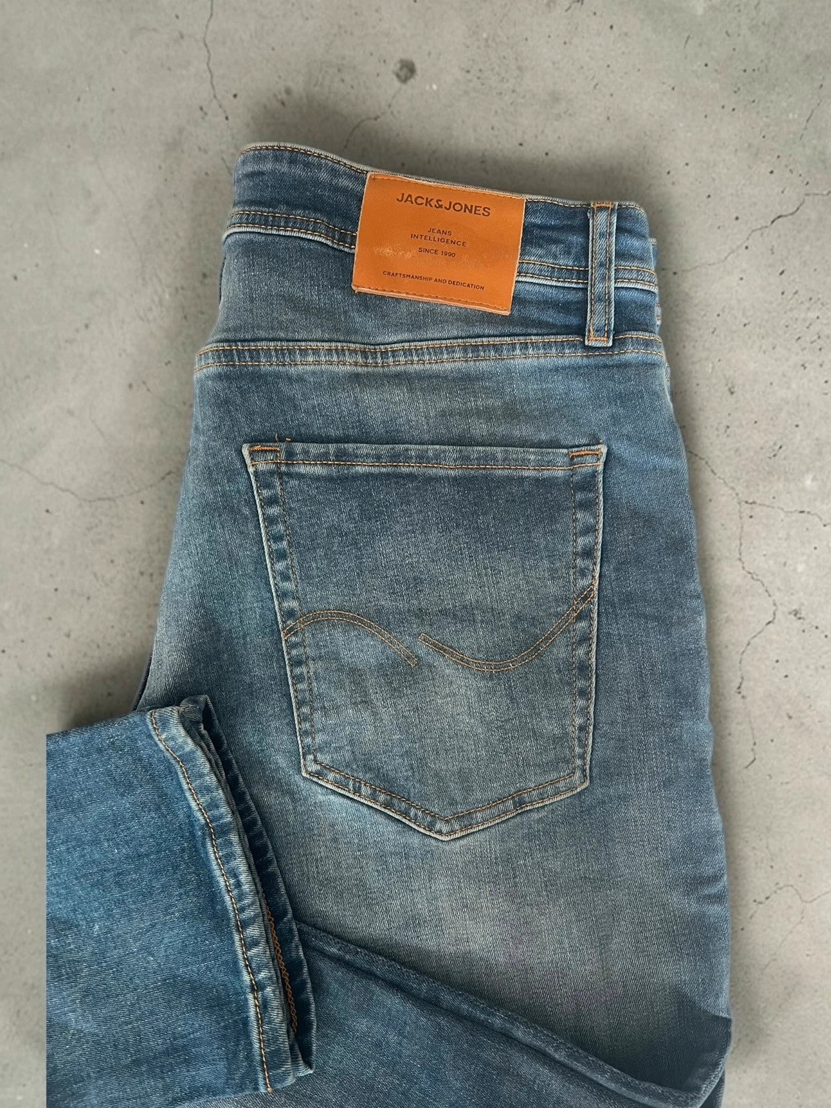 Jack & Jones blue straight jeans slim fit casual urban style with denim material.