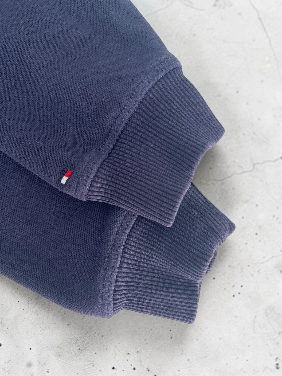 Tommy Hilfiger navy sweatshirt vintage logo front detail, size S, excellent condition.