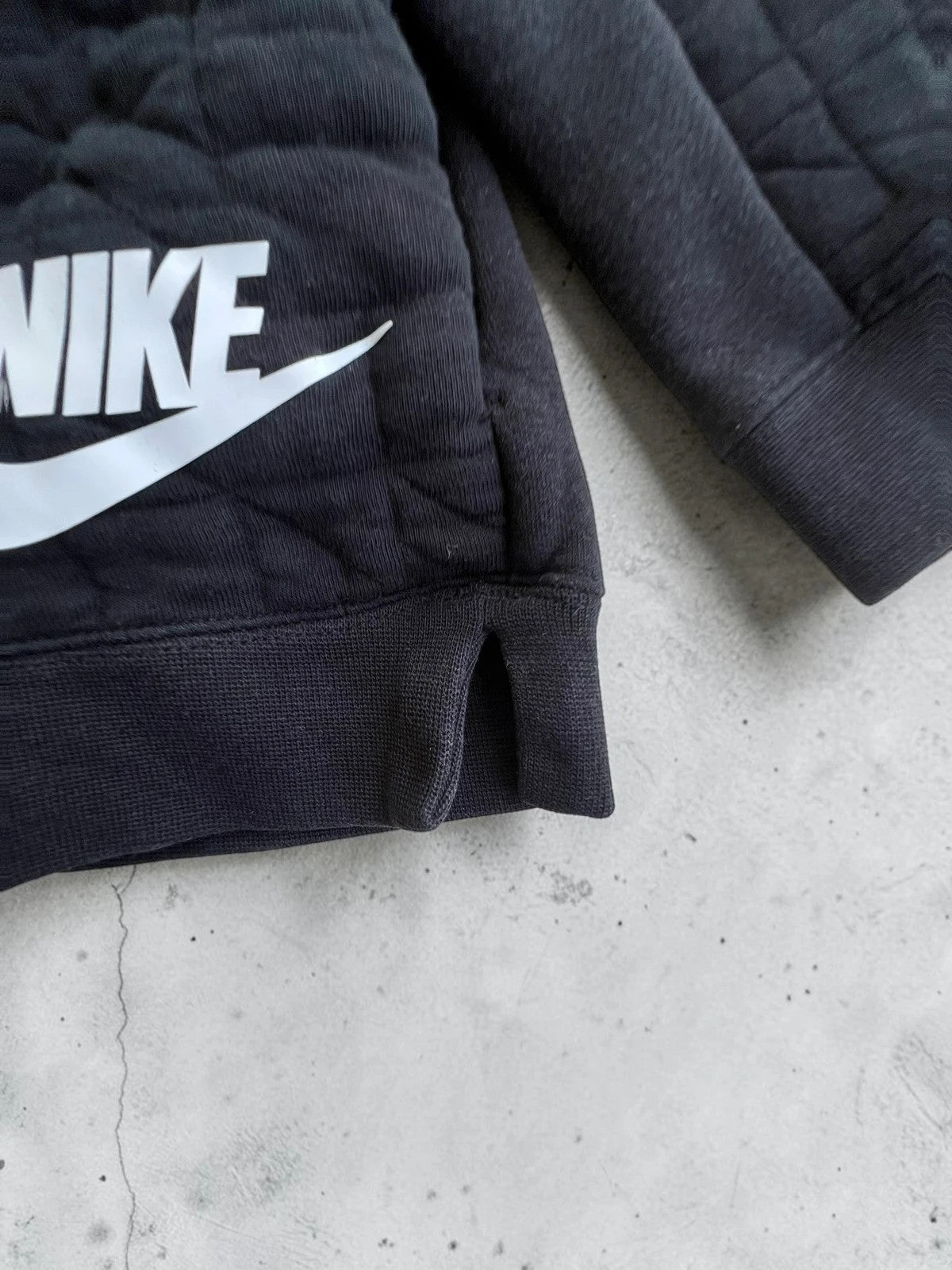 Nike black quilted sweatshirt vintage style with white logo, perfect for streetwear.