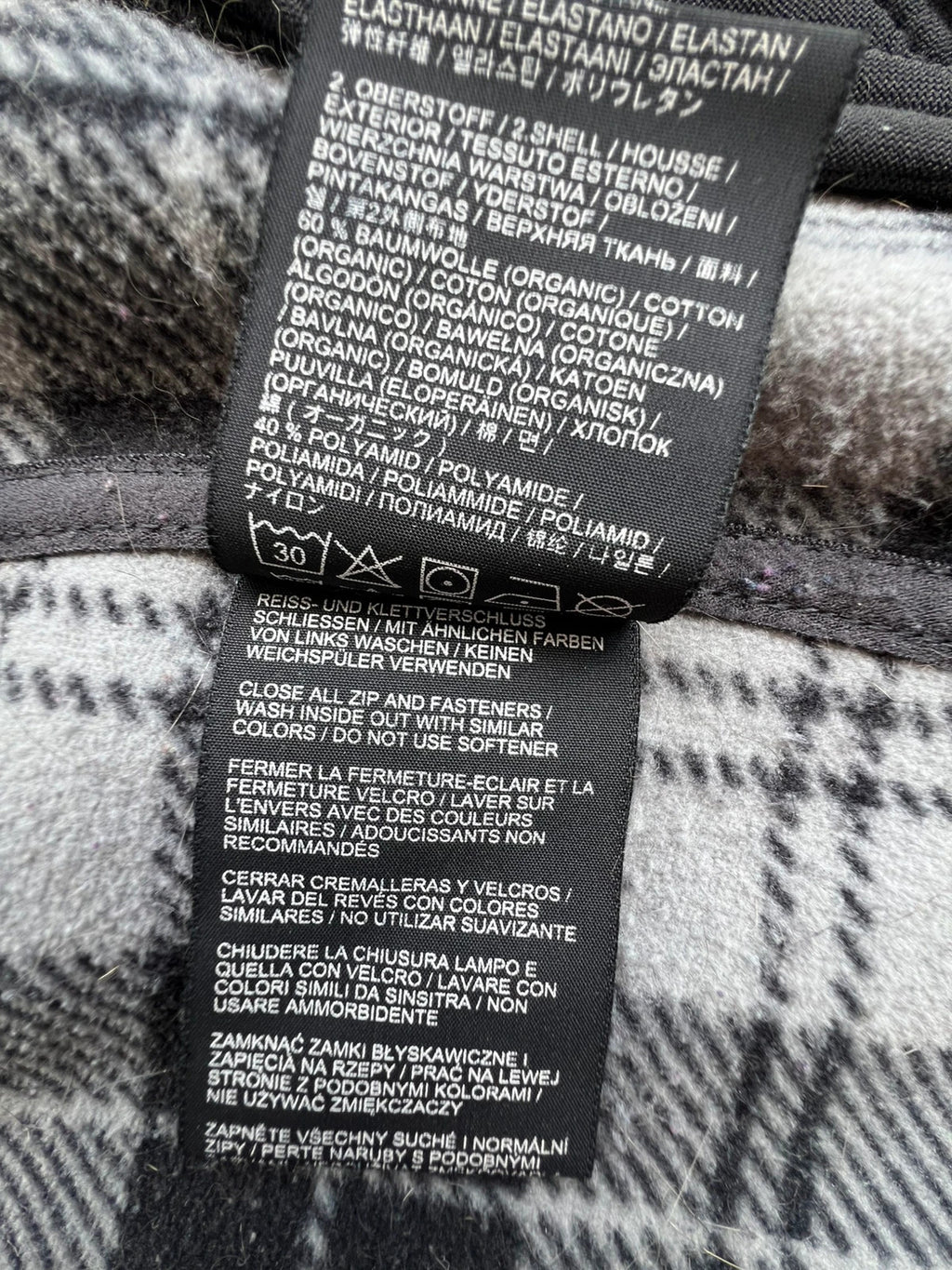 Jack Wolfskin grey fleece coat with hood, outdoor style, vintage, comfortable material.