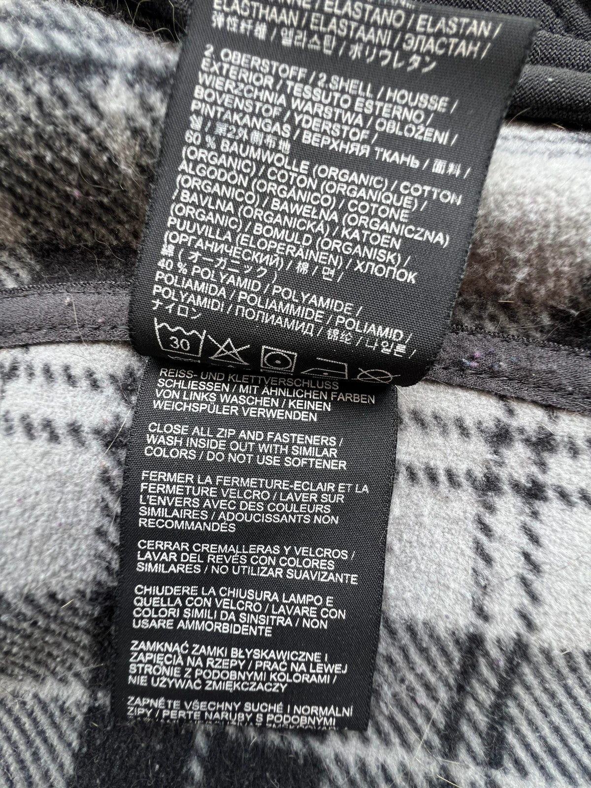 Jack Wolfskin grey fleece coat with hood, outdoor style, vintage, comfortable material.