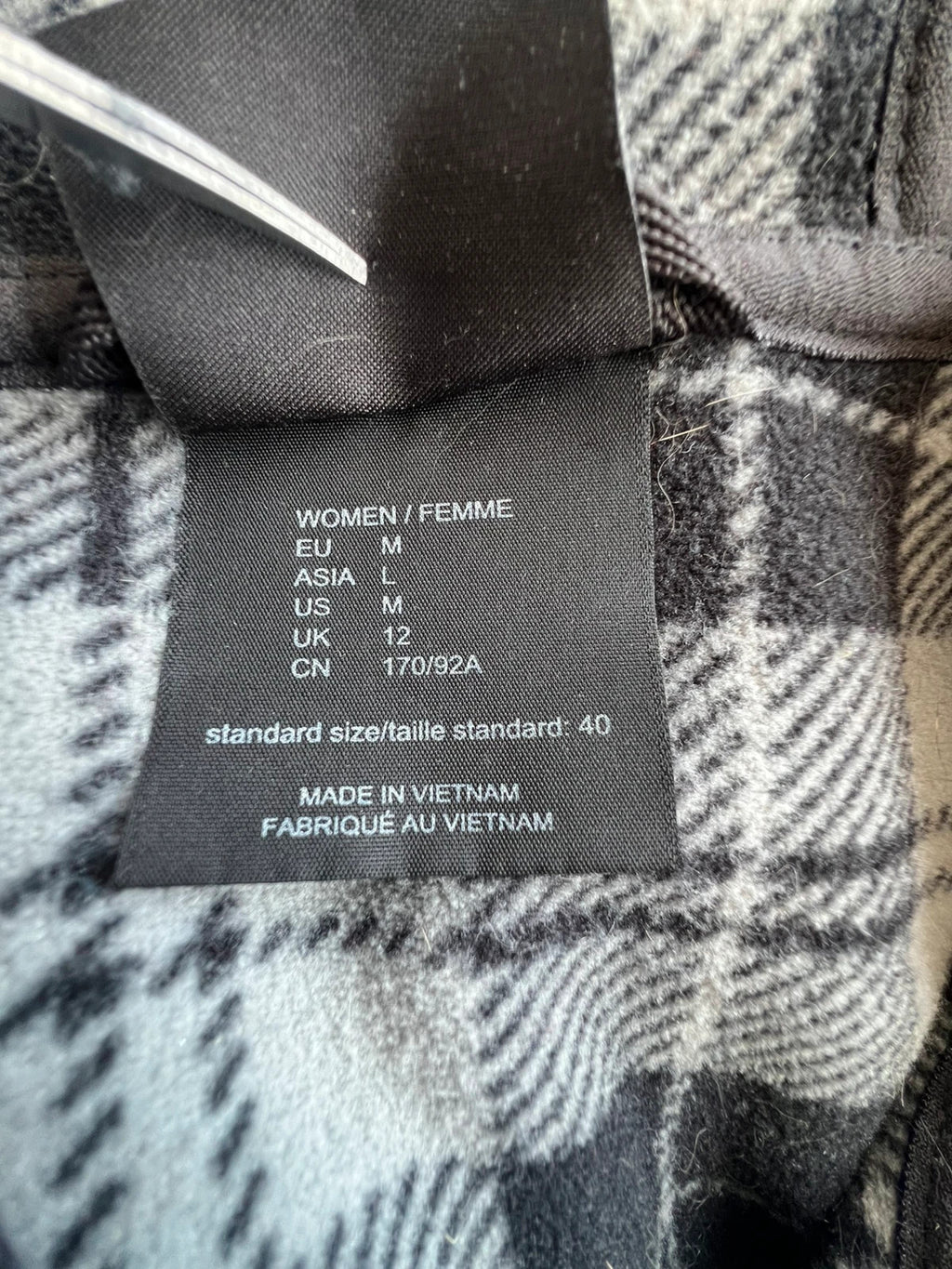 Jack Wolfskin grey fleece coat with hood, outdoor style, vintage, comfortable material.