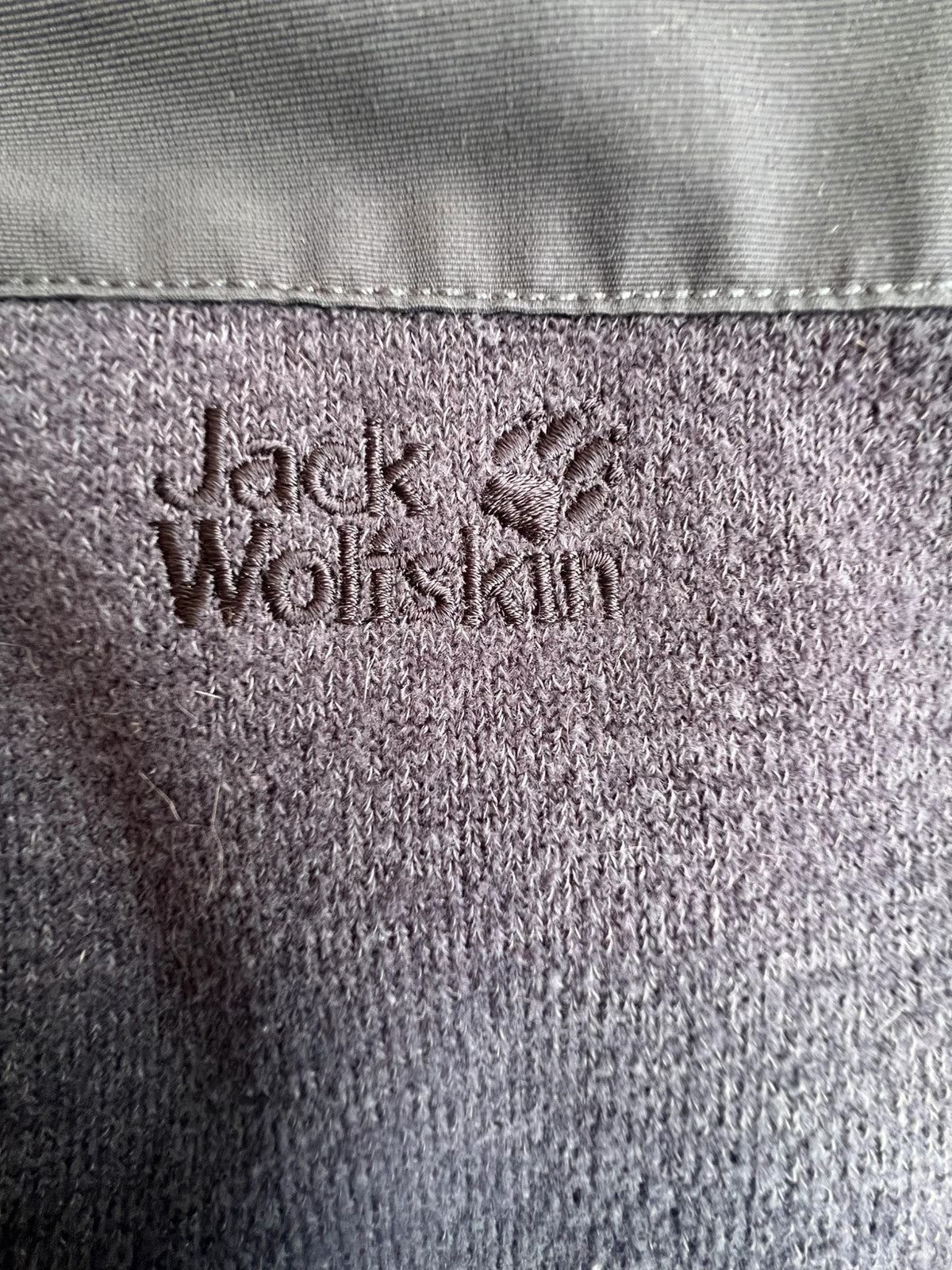 Jack Wolfskin grey fleece coat with hood, outdoor style, vintage, comfortable material.