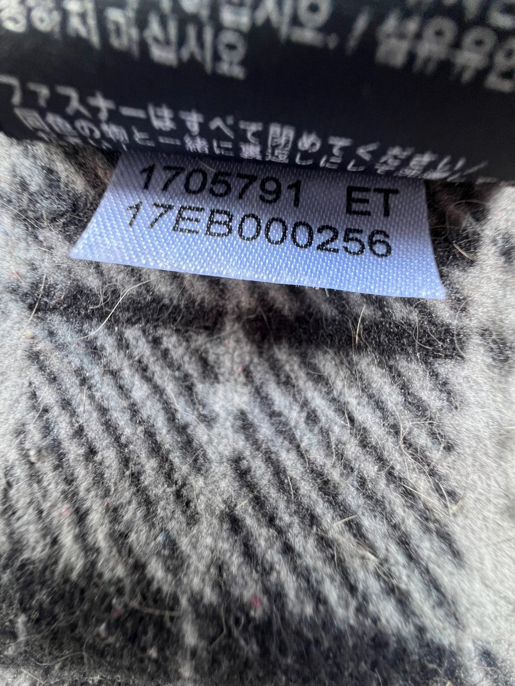 Jack Wolfskin grey fleece coat with hood, outdoor style, vintage, comfortable material.