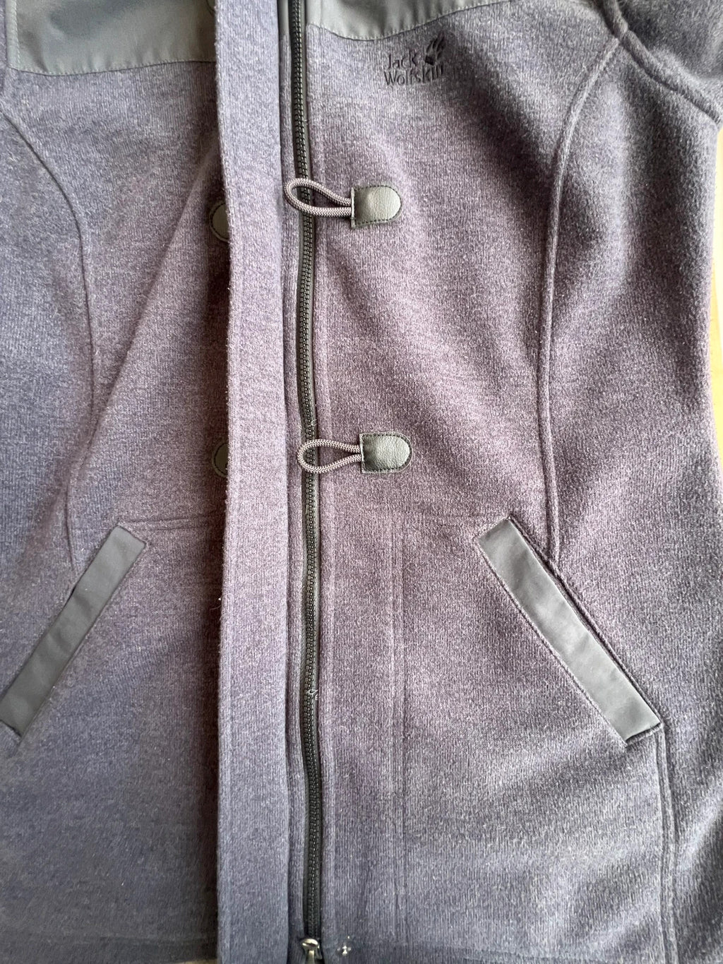 Jack Wolfskin grey fleece coat with hood, outdoor style, vintage, comfortable material.