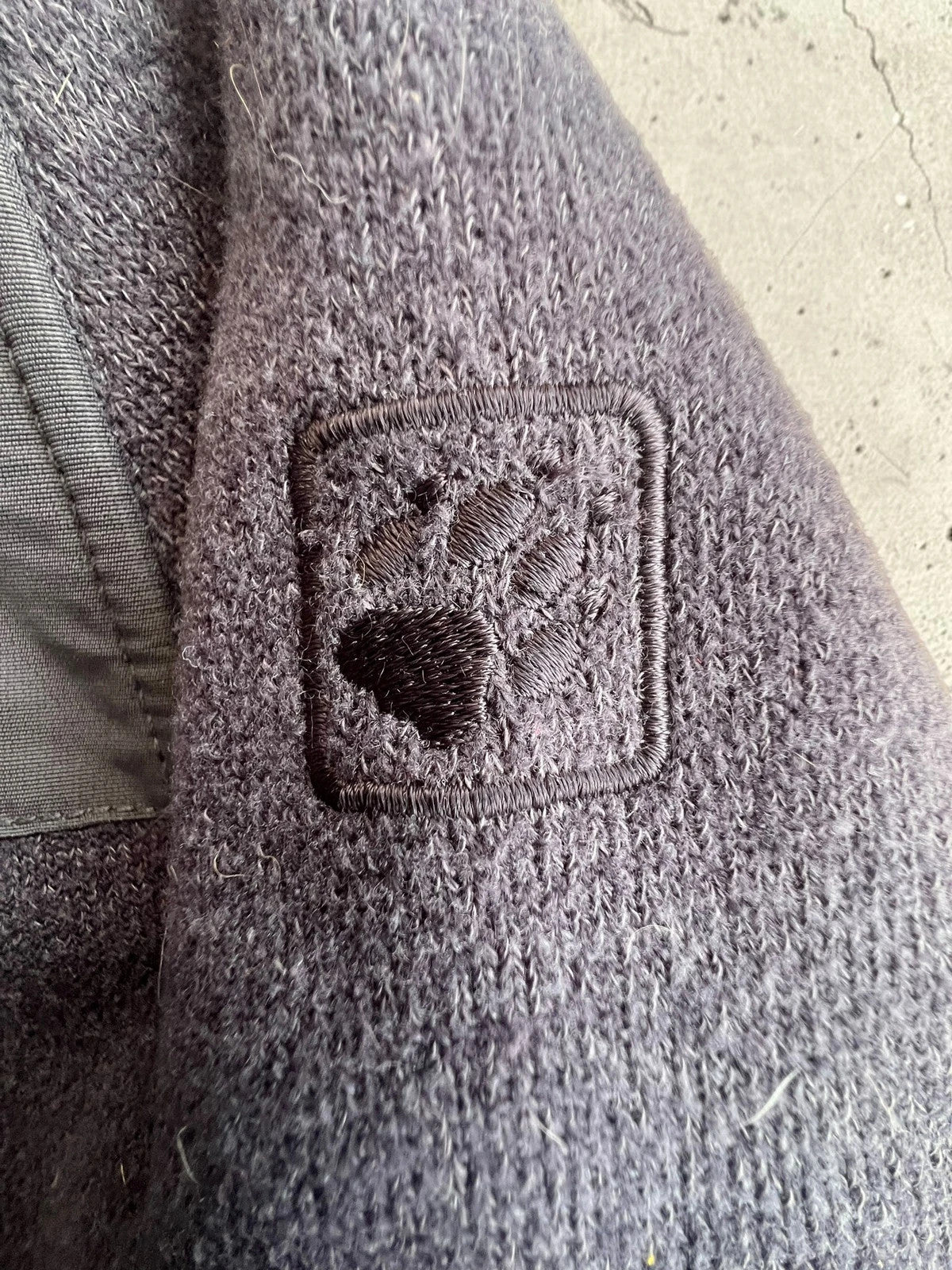 Jack Wolfskin grey fleece coat with hood, outdoor style, vintage, comfortable material.