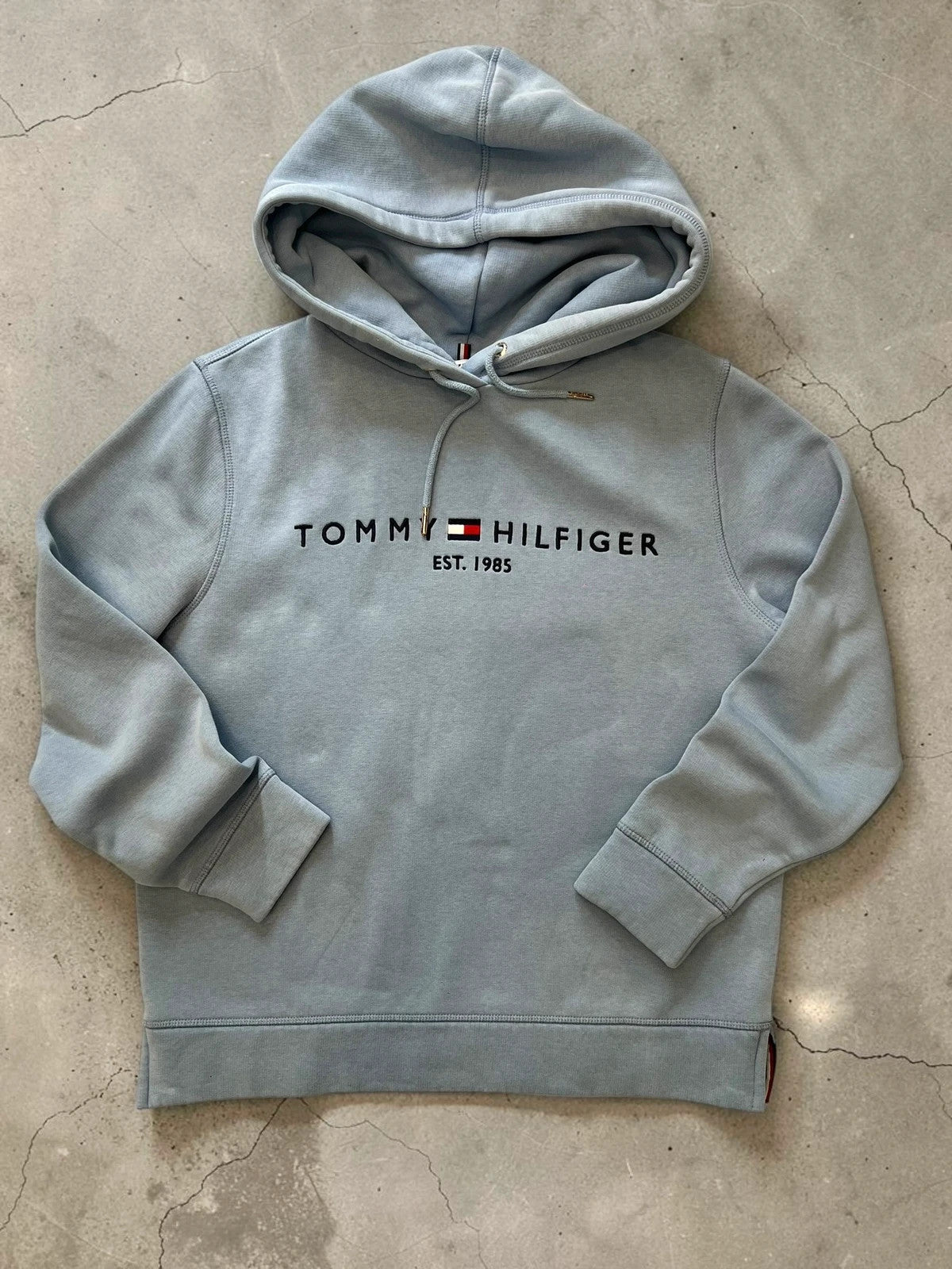Tommy Hilfiger blue hoodie with embroidered logo and adjustable hood, soft interior.