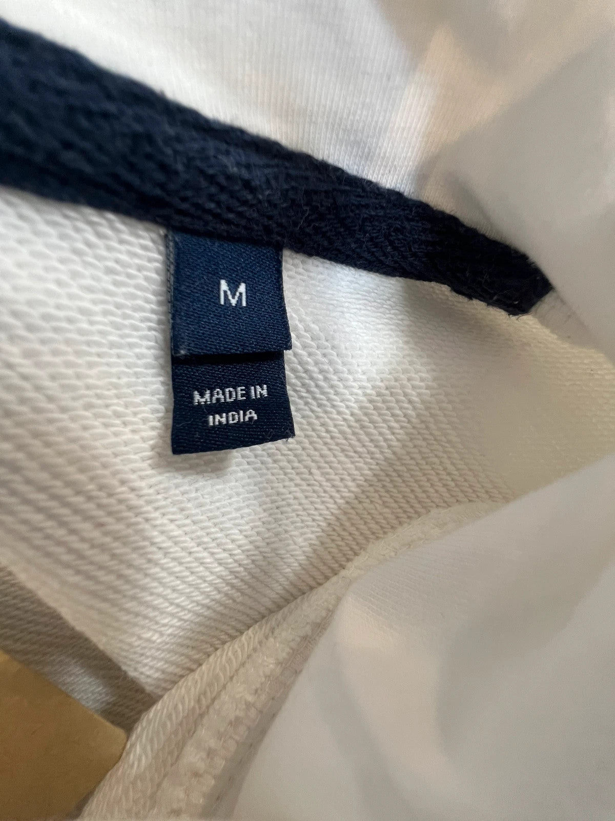 GANT white hoodie college logo in navy, relaxed oversized fit, casual preppy style.