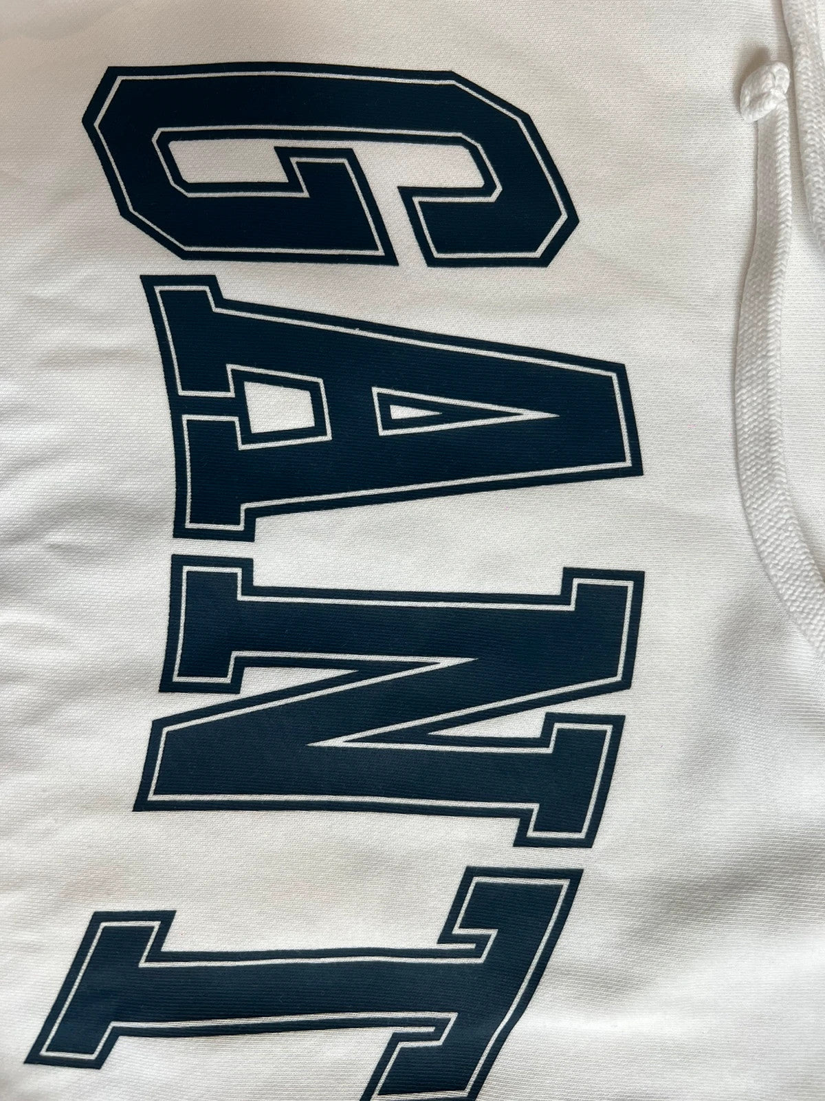 GANT white hoodie college logo in navy, relaxed oversized fit, casual preppy style.