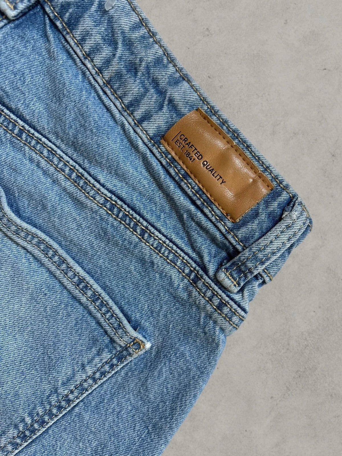 Crafted Quality blue baggy cargo jeans wide leg with side pockets and Y2K style.