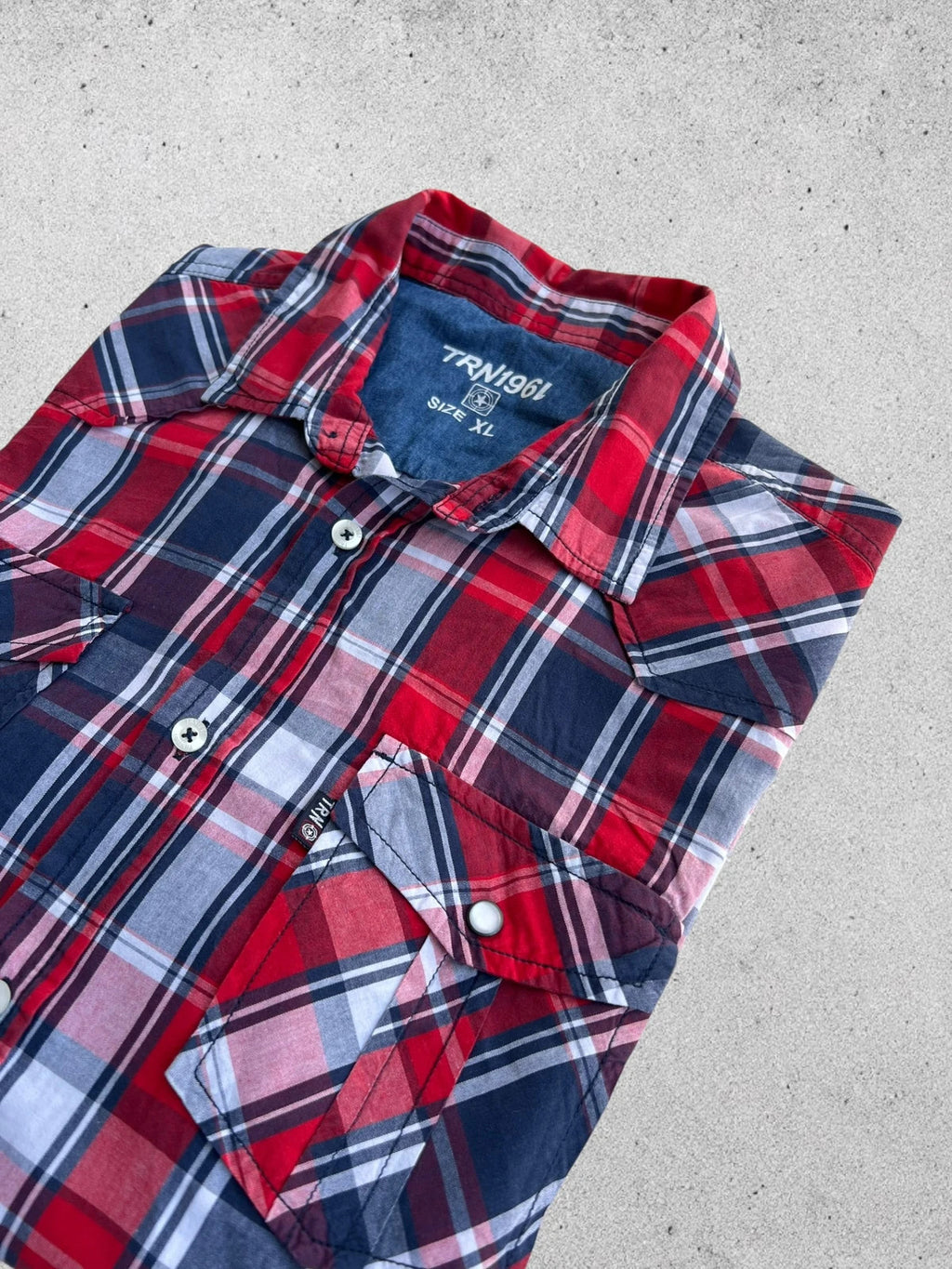 Terranova men's short sleeve shirt red and blue check pattern with front pockets.