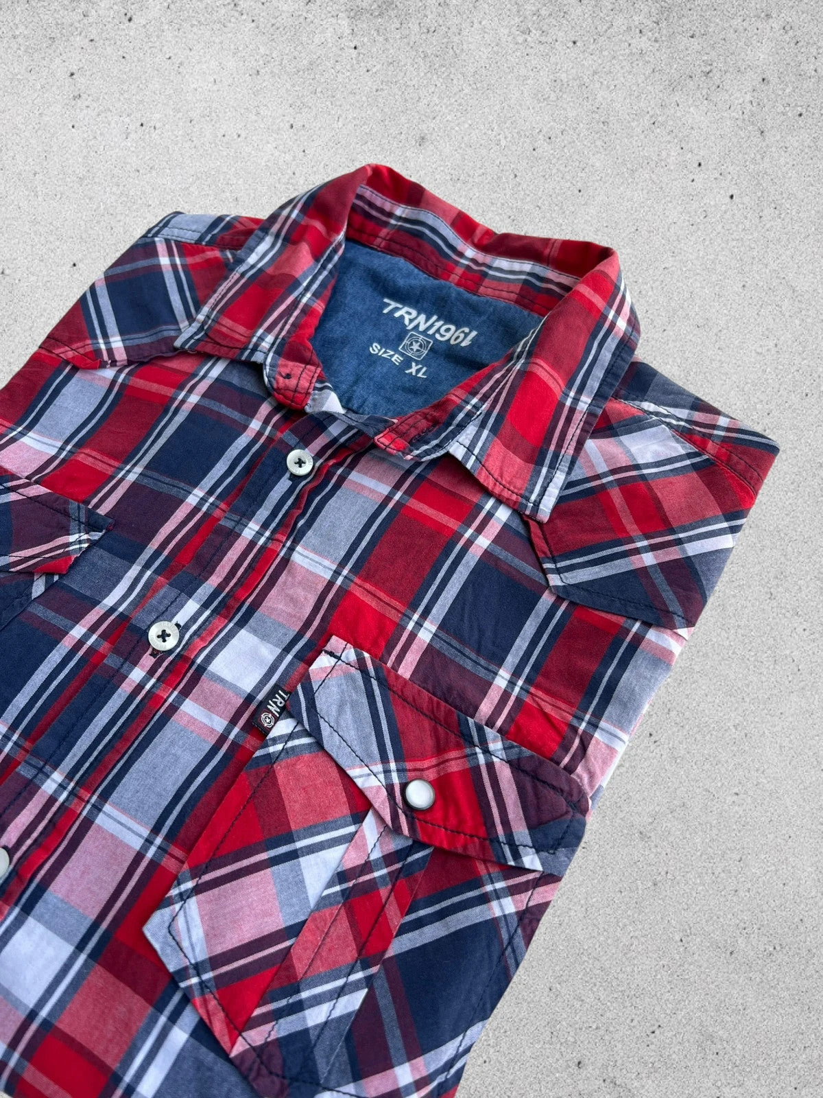 Terranova men's short sleeve shirt red and blue check pattern with front pockets.