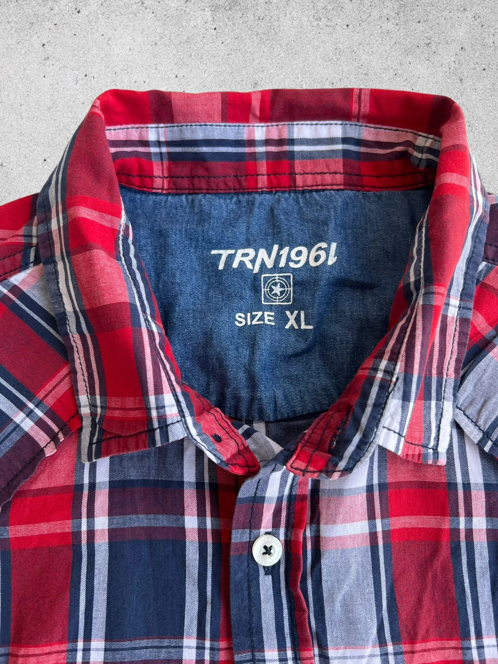 Terranova men's short sleeve shirt red and blue check pattern with front pockets.