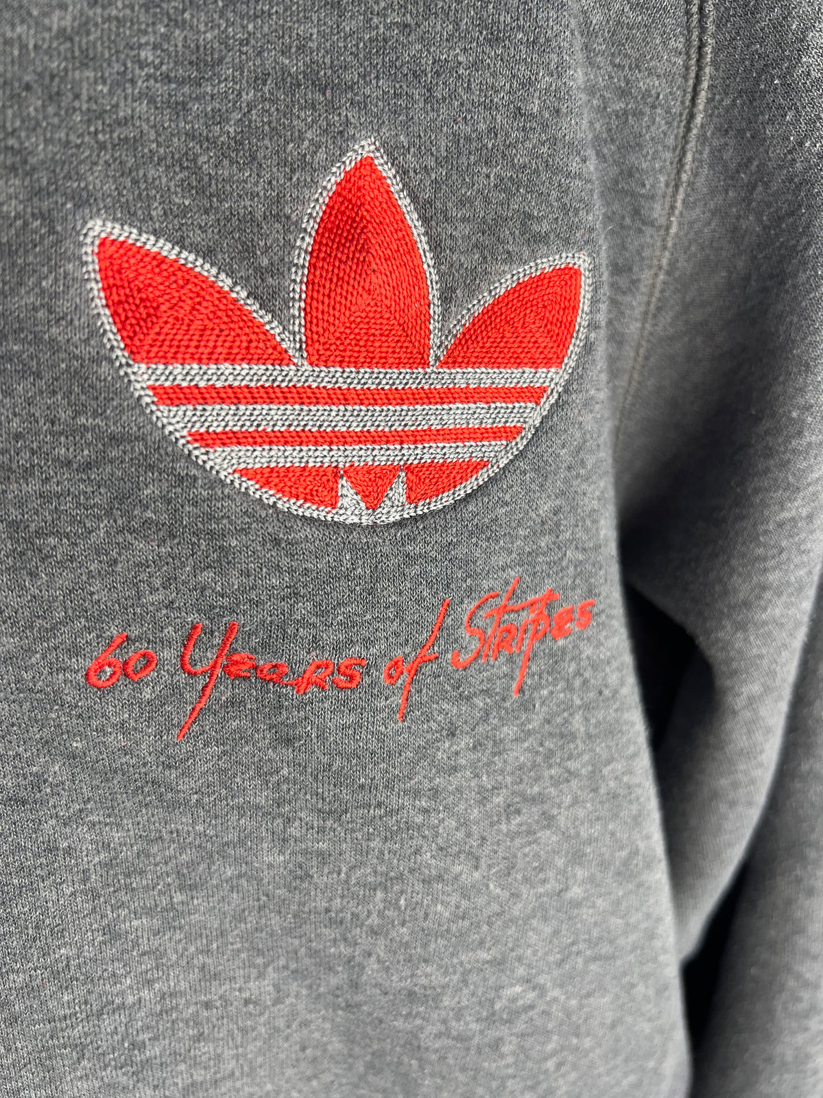 Adidas Originals 60 Years of Stripes Sweatshirt Gris Rouge Trefoil Vintage Talla M