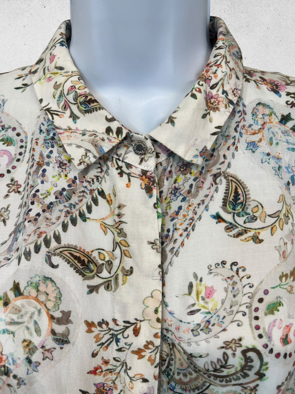 Conjunto Pedro del Hierro blusa y pantalón capri estampado paisley Talla M