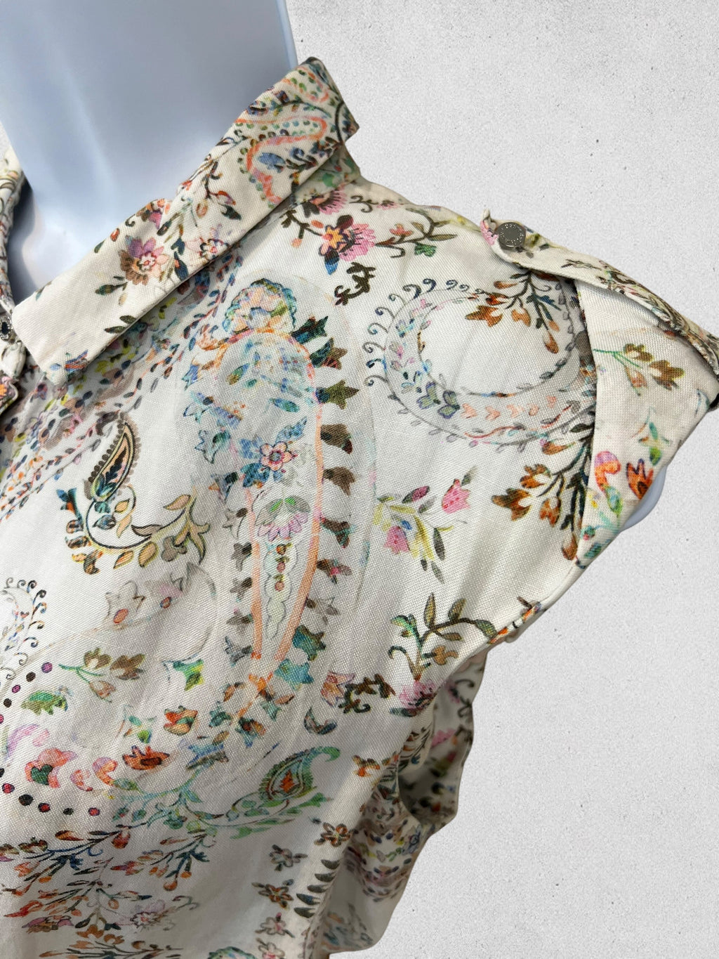 Conjunto Pedro del Hierro blusa y pantalón capri estampado paisley Talla M